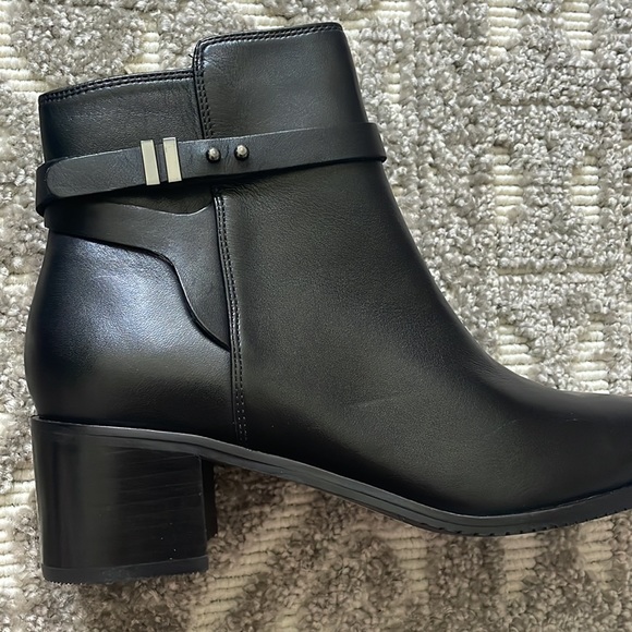 BRAND NEW womens Clark’s booties - Picture 6 of 7